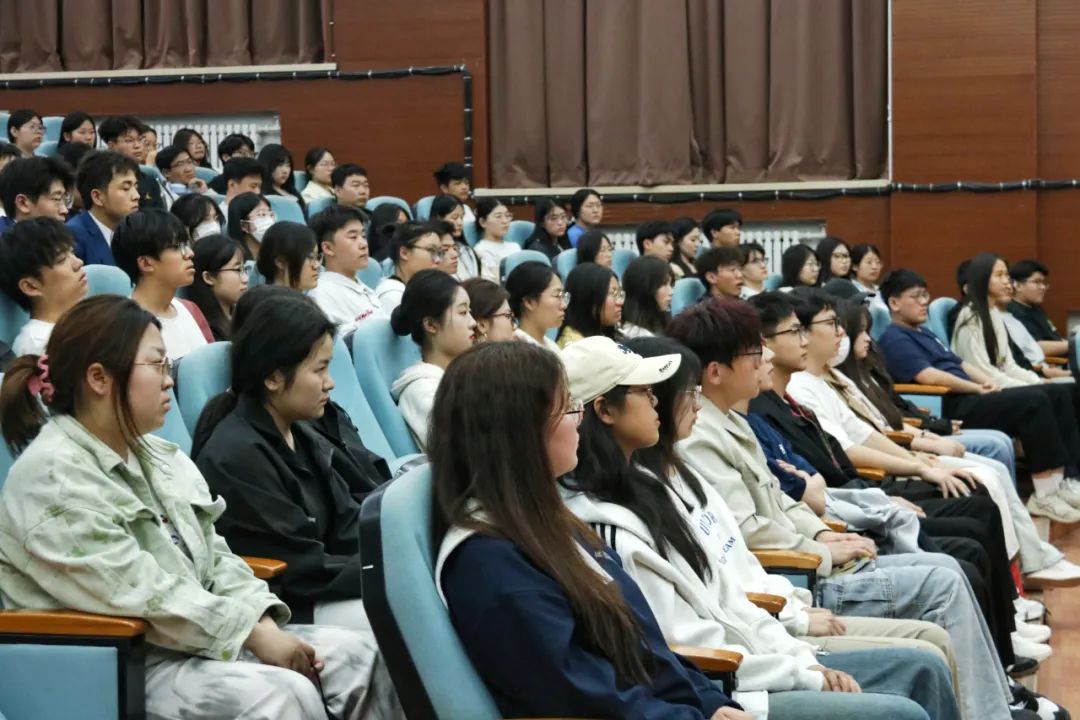 志愿青春·助力科技體育 我校團(tuán)委舉辦2025長城汽車智慧工廠半程馬拉松志愿者培訓(xùn)會